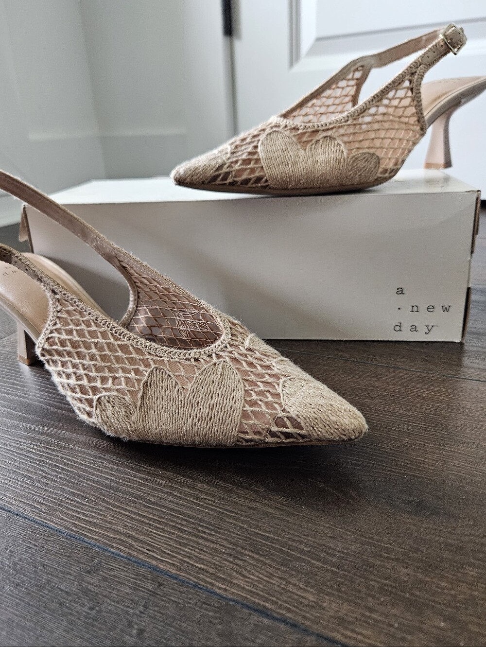 a.new.day Raffia Mesh Floral Slingback Kitten Heels Beige Size 8.5 w/ Box - Picture 10 of 13